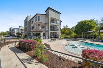 The preserve at ballantyne commons apartments swimming pool and building exterior